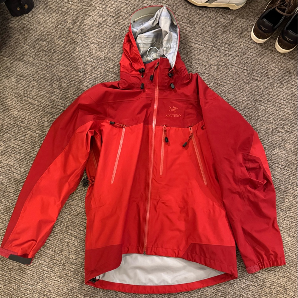 Arc'teryx Versatile Black Alpha Jacket - image 1